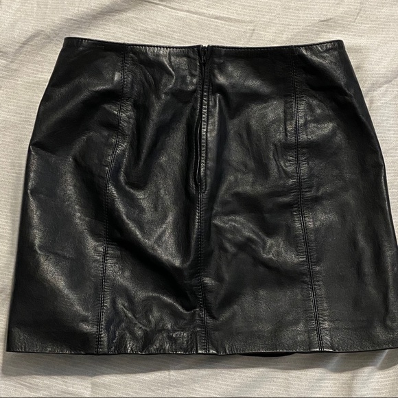 BCBG LEATHER SKIRT - Picture 2 of 4